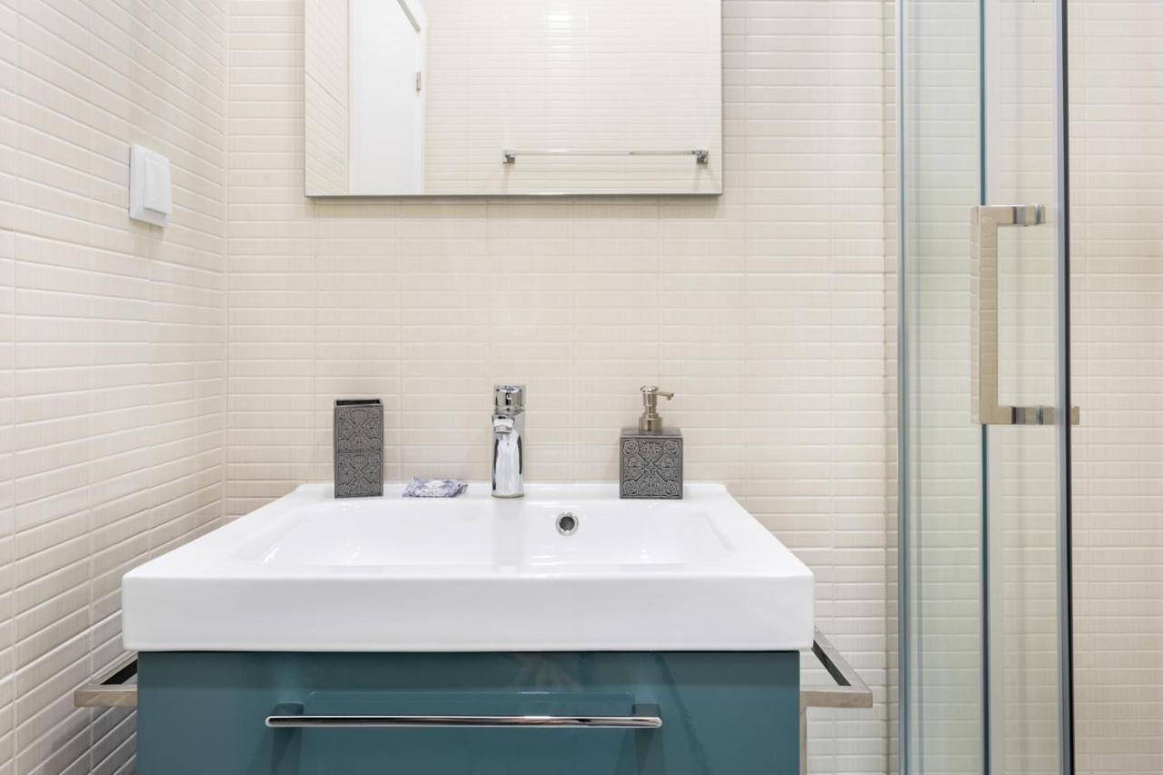 Joivy Bright And Beautiful 4br 5 Mins To Rato Subway Apartment Lisbon