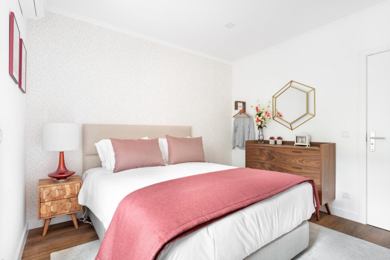 Joivy Bright And Beautiful 4br 5 Mins To Rato Subway Apartment Lisbon