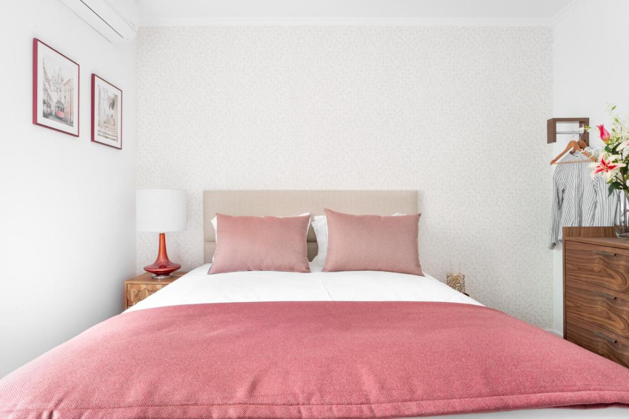 Apartment Joivy Bright And Beautiful 4br 5 Mins To Rato Subway Lisbon
