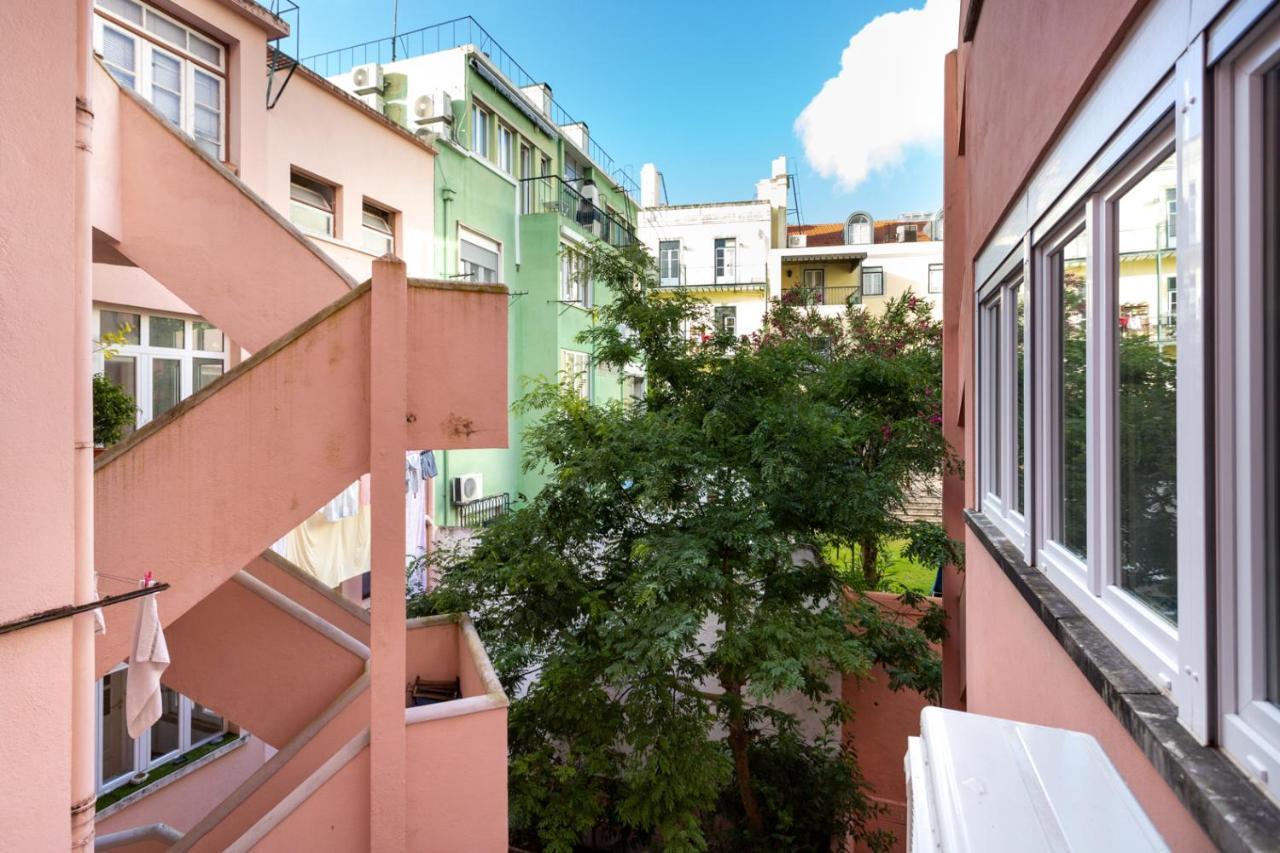 Joivy Bright And Beautiful 4br 5 Mins To Rato Subway Apartment Lisbon