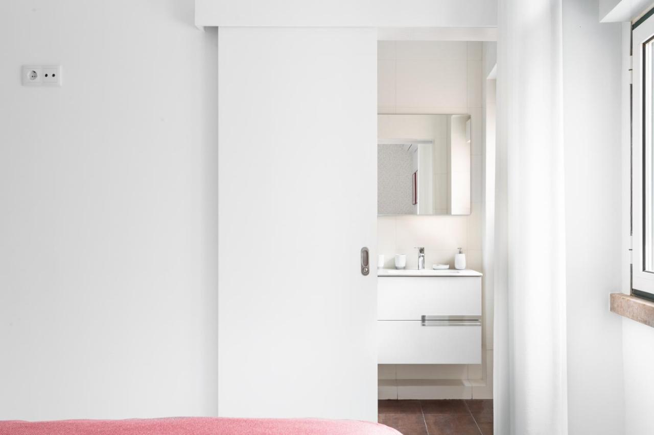 Apartment Joivy Bright And Beautiful 4br 5 Mins To Rato Subway Lisbon
